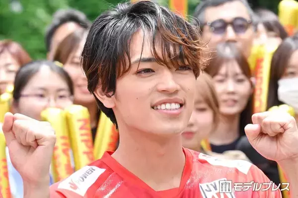 timelesz原嘉孝、石川祐希選手の強烈スパイク直撃で吹っ飛ぶ「思い出として墓場まで持っていきます」