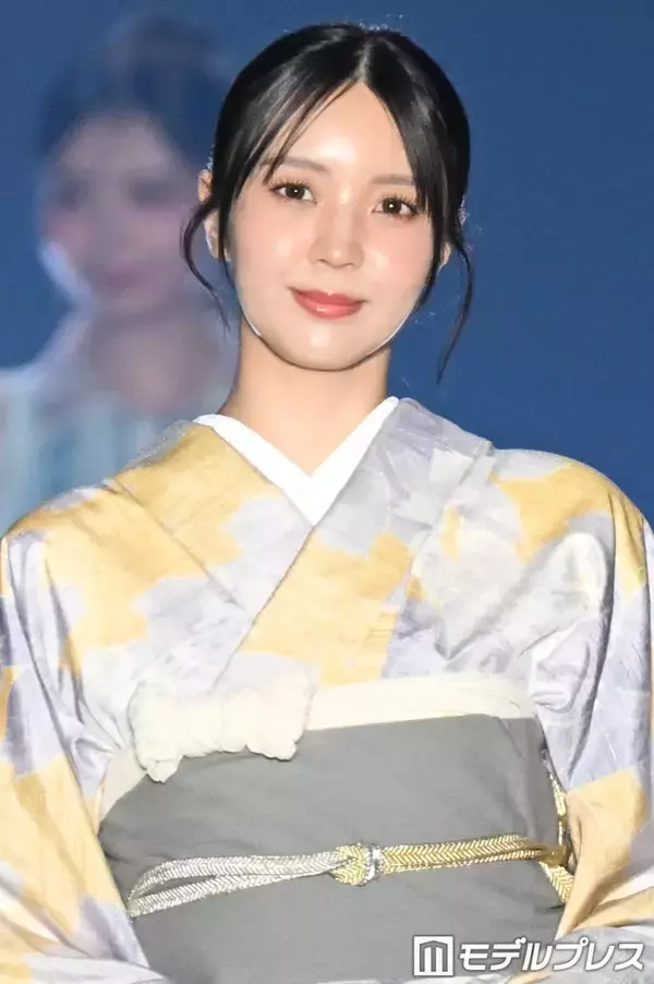 小林由依、上品なイエロー×グレー浴衣姿 リボンの帯がアクセント【TGC新潟2026】