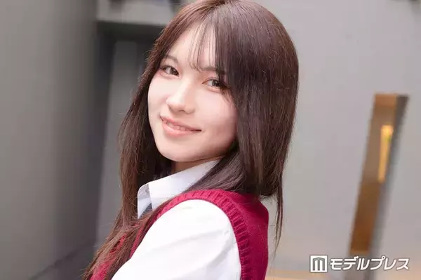 「今日好き」榊原樹里（じゅり）、美脚際立つミニボトム黒コーデのカフェショット公開「美少女すぎる」「憧れのスタイル」と反響