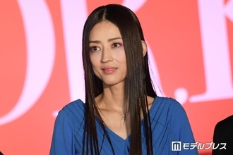 2児の母・小沢真珠「娘と水族館へ」2ショット公開「すっかりお姉さんに」「笑顔が優しくて素敵」の声