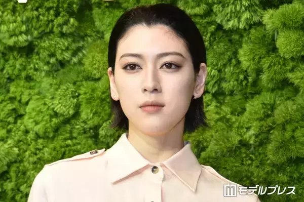 三吉彩花、ブラトップ姿で美くびれ大胆披露「引き締まっててカッコいい」「スタイルレベチ」と絶賛の声