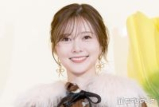 白石麻衣、乃木坂46衣装姿で「美しくかっこいい自慢の後輩」と2ショット「推しが推しのドレス着てる」「美の権化」の声