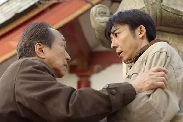 【リボーン ～最後のヒーロー～ 第1話】“カリスマIT社長”根尾光誠（高橋一生）、瓜二つの別人・野本英人に転生