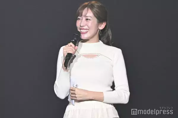 元NHK中川安奈アナ、素肌透けるレース衣装姿公開「大人な雰囲気」「立ち姿が美しい」の声