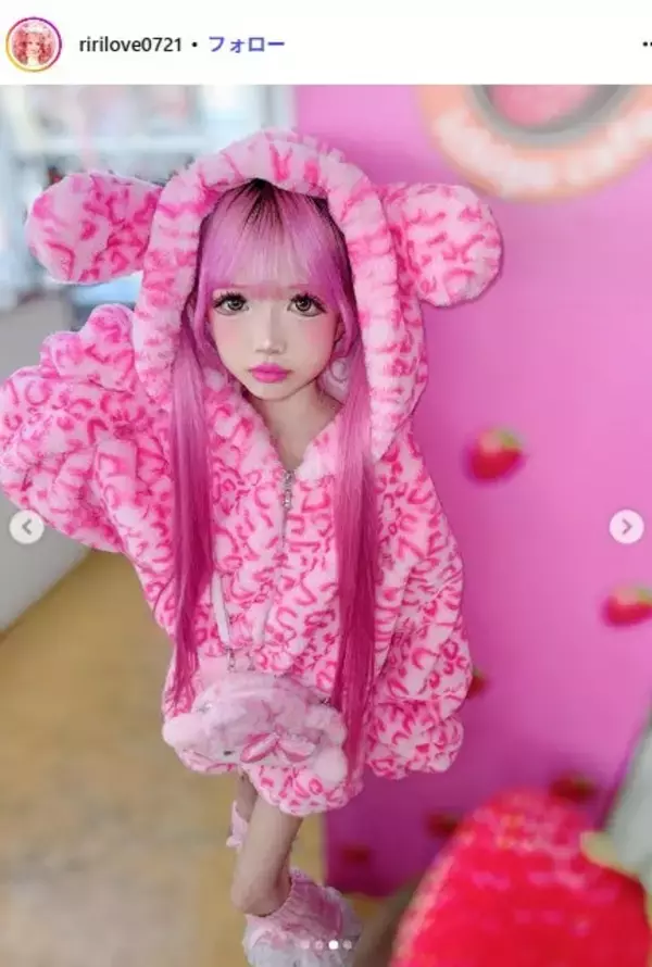 “小学生姫ギャル”りりぴ、母親との“全身ピンク”2ショットに反響「髪色までお揃いですごい」「笑顔がそっくり」