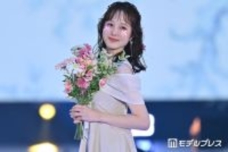 本田紗来、美肩＆美脚輝くミニ丈ワンピ姿に視線集中「透明感すごい」「理想のスタイル」【ガルアワ2026SS】