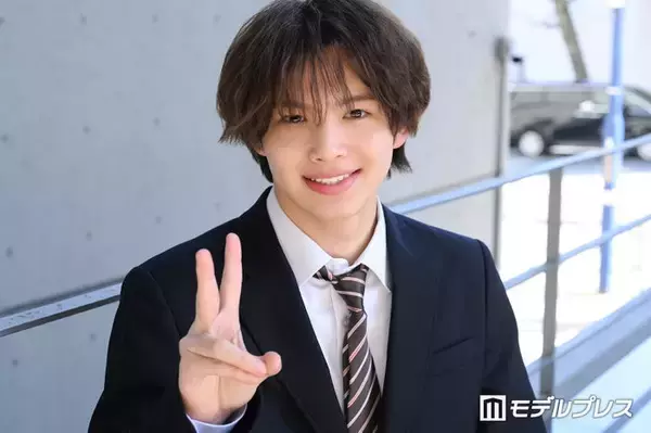 「今日好き」今井暖大（はると）妹顔出しのモノクロ写真公開「じゃれ合ってるの可愛い」「そっくりきょうだい」と反響