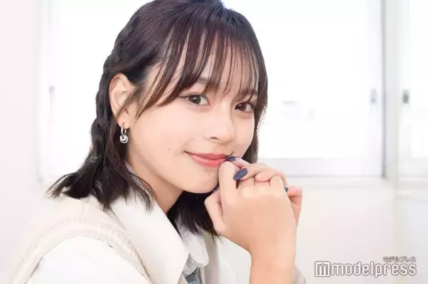 「今日好き」小國舞羽、ミニスカ制服×サンタ帽姿に反響「可愛すぎ」「大人っぽくなってる」の声