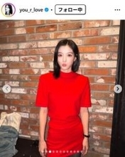 「マイ・デーモン」キム・ユジョン、ミニスカ制服姿を公開「可愛い」「ロングヘア綺麗」の声