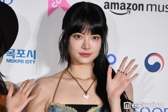 LE SSERAFIMウンチェ、美ウエスト大胆披露の華やか衣装姿「引き締まっててかっこいい」「南国の蝶々みたい」とファン絶賛