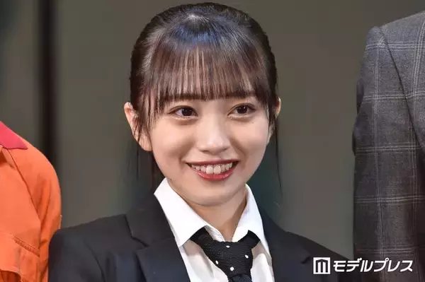 AKB48卒業の向井地美音、ゴージャス衣装から美脚際立つ「着こなせるのすごい」「最高に綺麗」と絶賛の声