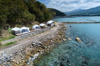 福岡糸島にグランピング施設「地球MIRAI」海を望むドームテントや空中テントに宿泊