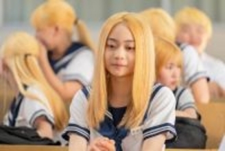 白鳥玉季、人生初”金髪”挑戦 ナレーション担当のフェイクニュース動画も公開【金髪】