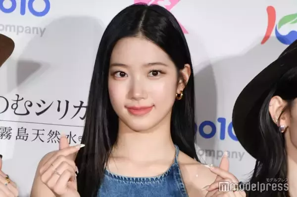 LE SSERAFIMカズハ、ミニスカ×レザージャケットの空港ショットが話題「空港がランウェイに見える」「美しすぎてため息」