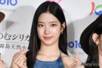 LE SSERAFIMカズハ、ミニスカ×レザージャケットの空港ショットが話題「空港がランウェイに見える」「美しすぎてため息」