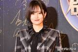 「山本彩、すらり二の腕際立つノースリコーデで細田守展満喫「乙女モードも素敵」「オーラがすごい」の声」の画像1