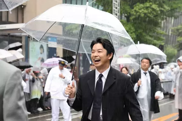 仲野太賀＆池松壮亮、“豊臣兄弟”が「博多どんたく 港まつり」に出陣 雨の沿道歩き盛り上げる