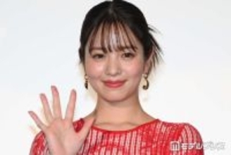 横田真悠、黒ホルターネックミニワンピで圧巻美脚披露「等身すごすぎ」「圧倒的な美しさ」