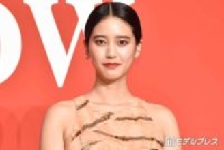 山崎紘菜、脚線美際立つアシメスカート姿に絶賛の声「ため息が出るほど美しい」「神スタイル」