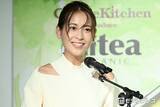 「青木裕子、夫・ナイナイ矢部浩之との夫婦2ショット公開「ずっとラブラブ」「憧れる」と反響」の画像1