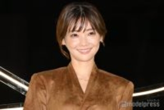 倉科カナ、オフショルコーデで大人の魅力解放「ドキドキする」「イルミネーションより美しい」の声