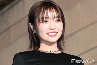 大原優乃、美デコルテ際立つベアトップ衣装ショットに反響「鎖骨くっきりで美しい」「大人っぽくて素敵」