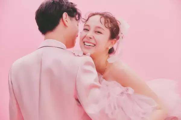 佐藤ミケーラ倭子、史上初「ゼクシィ」紙面上で結婚発表 ウエディングフォト3パターン公開