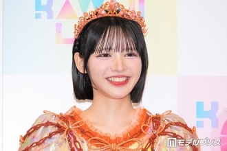 FRUITS ZIPPER鎮西寿々歌、すっぴん×黒縁メガネ姿に絶賛の声「圧倒的透明感」「大人っぽくて知的」