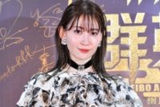 小嶋陽菜“正月恒例”干支コスプレ披露 ワンショルタイトワンピで美スタイル輝く「女神」「世界一可愛い午」
