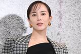 「比嘉愛未、今年100歳の祖母顔出し2ショット公開「笑顔が似てる」「背筋まっすぐで若々しい」と反響」の画像1