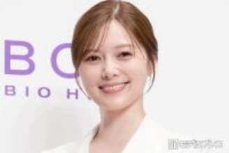 白石麻衣、みぎわさん風衣装で三つ編み＆メガネスタイル「お人形さんみたい」「再現度高い」と反響