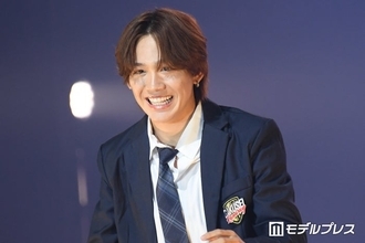 「今日好き」酒井理央（りお）、王道制服コーデで登場 プレゼント投げ入れファンサービスで観客沸かす【学生ランウェイ名古屋】