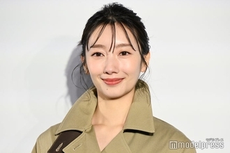 波瑠、トレンチコート×アップヘアでシックな装い バレンタインには“自分用”チョコを用意【ディオール バンブー パビリオン】