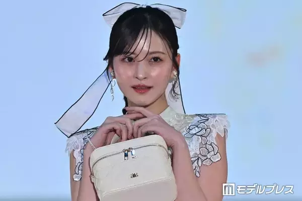 乃木坂46金川紗耶、ノースリワンピから美肌輝く トップでの投げキスに観客悶絶【ガルアワ2026SS】