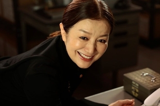 【未解決の女 警視庁文書捜査官 Season3 第1話】理沙（鈴木京香）らが集まる「特命捜査対策室」第6係に日名子（黒島結菜）がやってくる