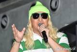 「DJ KOO、妻の誕生日にディズニー最高級ホテルでサプライズ 家族ショット披露に「豪華」「娘さんファインプレー」の声」の画像1