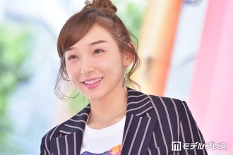 加護亜依、美デコルテ際立つヒョウ柄キャミ×ミニスカ姿公開「平成ギャル風で可愛い」「セクシー」と反響