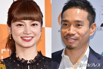 平愛梨、夫・長友佑都選手の誕生日に家族全員顔出しショット「息子くんたち大きくなった」「みんなそっくり」と反響