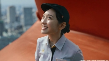 乃木坂46一ノ瀬美空、マクドナルドクルー姿で剣技披露 新CMで“伝説のドラクエバーガー”作る