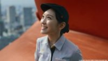 乃木坂46一ノ瀬美空、マクドナルドクルー姿で剣技披露 新CMで“伝説のドラクエバーガー”作る