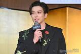 「新田真剣佑、“1周5分”巨大セットでの撮影回顧「入ってみてもかなりの迫力」パワーアップした“ド派手アクション”にも自信【ONE PIECE】」の画像1