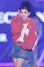 カジサック長女・梶原叶渚、お団子ヘア×ショーパンがお似合い「スタイル良すぎ」「新鮮」の声【TGC2026 S/S】