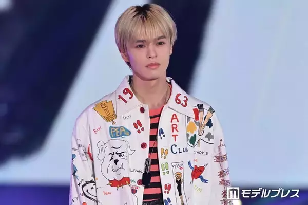 奥野壮、プリントジャケット姿でランウェイ 鮮やかアイテムも難なく着こなす【ガルアワ2026SS】