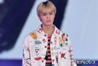 奥野壮、プリントジャケット姿でランウェイ 鮮やかアイテムも難なく着こなす【ガルアワ2026SS】