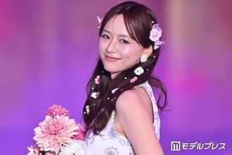 森香澄、お花たっぷりヘアがキュート 甘めワンピコーデに「妖精さんみたい」「可愛すぎる」と絶賛の声【ガルアワ2026SS】