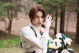 「映画「仮面ライダーゼッツ」今井竜太郎、“万津莫”の集大成映し出す劇中新カット4点解禁  監督も絶賛「天性で人を惹きつける魅力がある」【独占】」の画像1