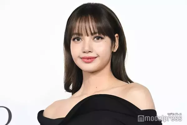 BLACKPINKリサが原宿に降臨 美くびれ際立つ大胆衣装で圧巻スタイル披露 資生堂新グローバルアンバサダーに就任【ULTIMUNE with LISA POP UP EVENT】