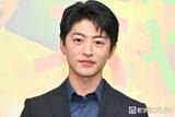 「GENERATIONS佐野玲於、不倫勧める夫役に挑戦 休憩中も徹底した役作り【夫に不倫をお願いされました】」の画像1