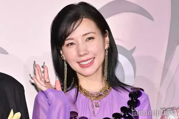 仲里依紗、ミラノで美脚際立つ大胆ショットに「存在感すごい」「脚が綺麗」と絶賛の声