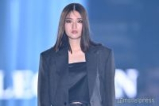 茅島みずき、美脚際立つショーパン姿 ストレートヘアで大人の雰囲気【TGC2026 S/S】